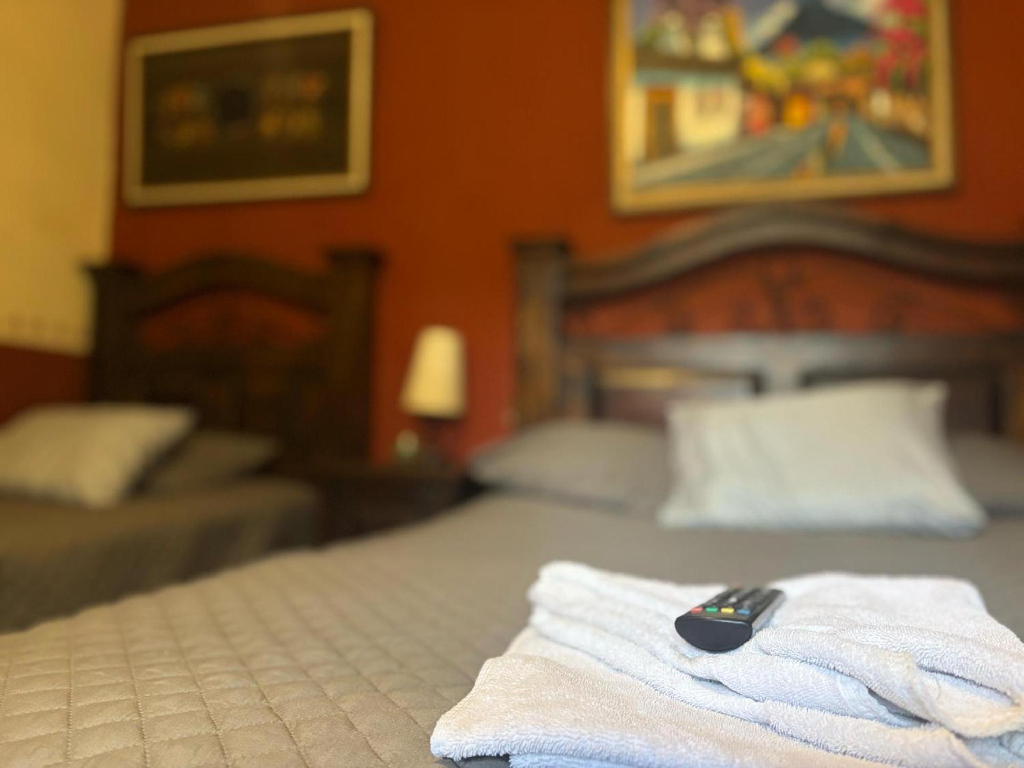Hotel Cristales De Antigua La Calzada Extérieur photo
